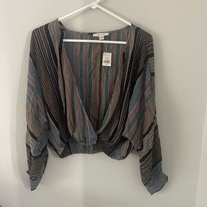 Brand new American Eagle Long Sleeve Striped V-Neck Crop Top Size M